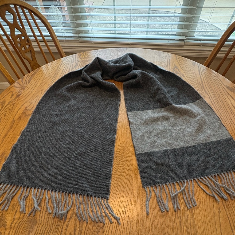 Italian Woollen Treasures Unisex Scarf 100% Lambswool Shades of Gray EUC